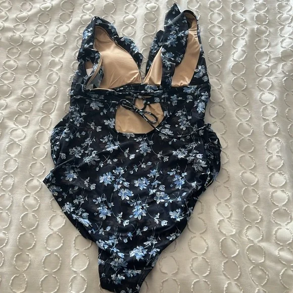 A Pea In The Pod Maternity Blue Floral Ruffle One Piece Swimsuit SZ Small - Picture 4 of 5